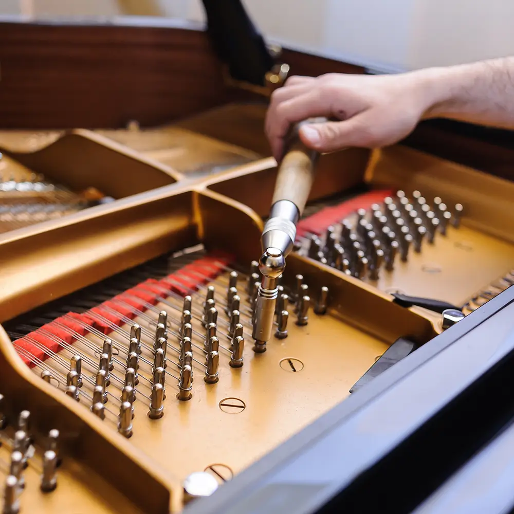 We dedicate ourselves to carefully handling your piano pieces.